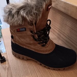 Canadiana M3 Insulate Winter Boots Womens 6